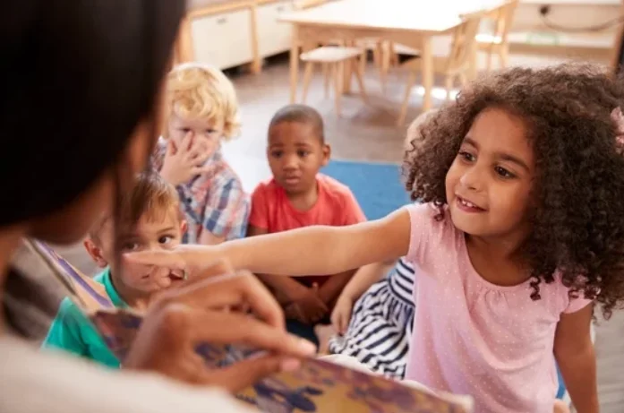 Storytelling with Pictures to Expand Vocabulary